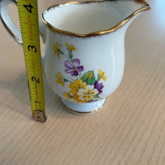 Vintage Royal Albert Creamer and Sugar Bowl - Picture 6 of 9